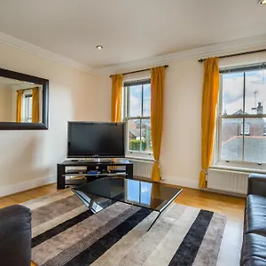 Guest house Spacious, 3 Bed House For 6 In Central, Chester